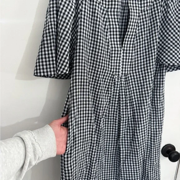 Pomander Place Finley Flutter Sleeve Dress in black and white gingham size Med - Picture 8 of 9